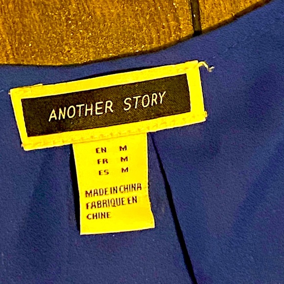 ✨3 for 30✨ Cobalt blue tunic - Picture 3 of 3